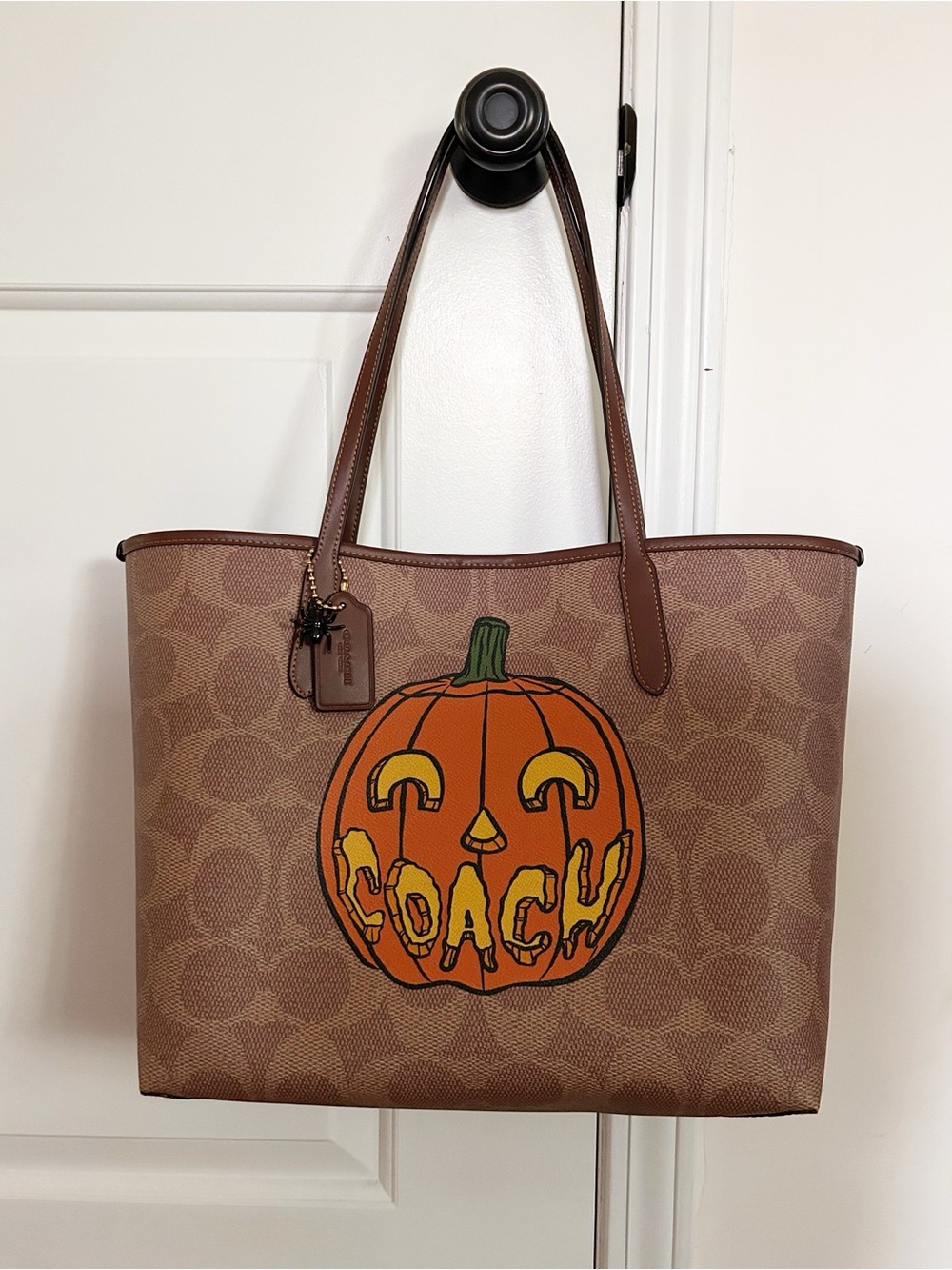 NWT Coach City Tote Brown Signature Logo Halloween Pumpkin Bag Spider Charm